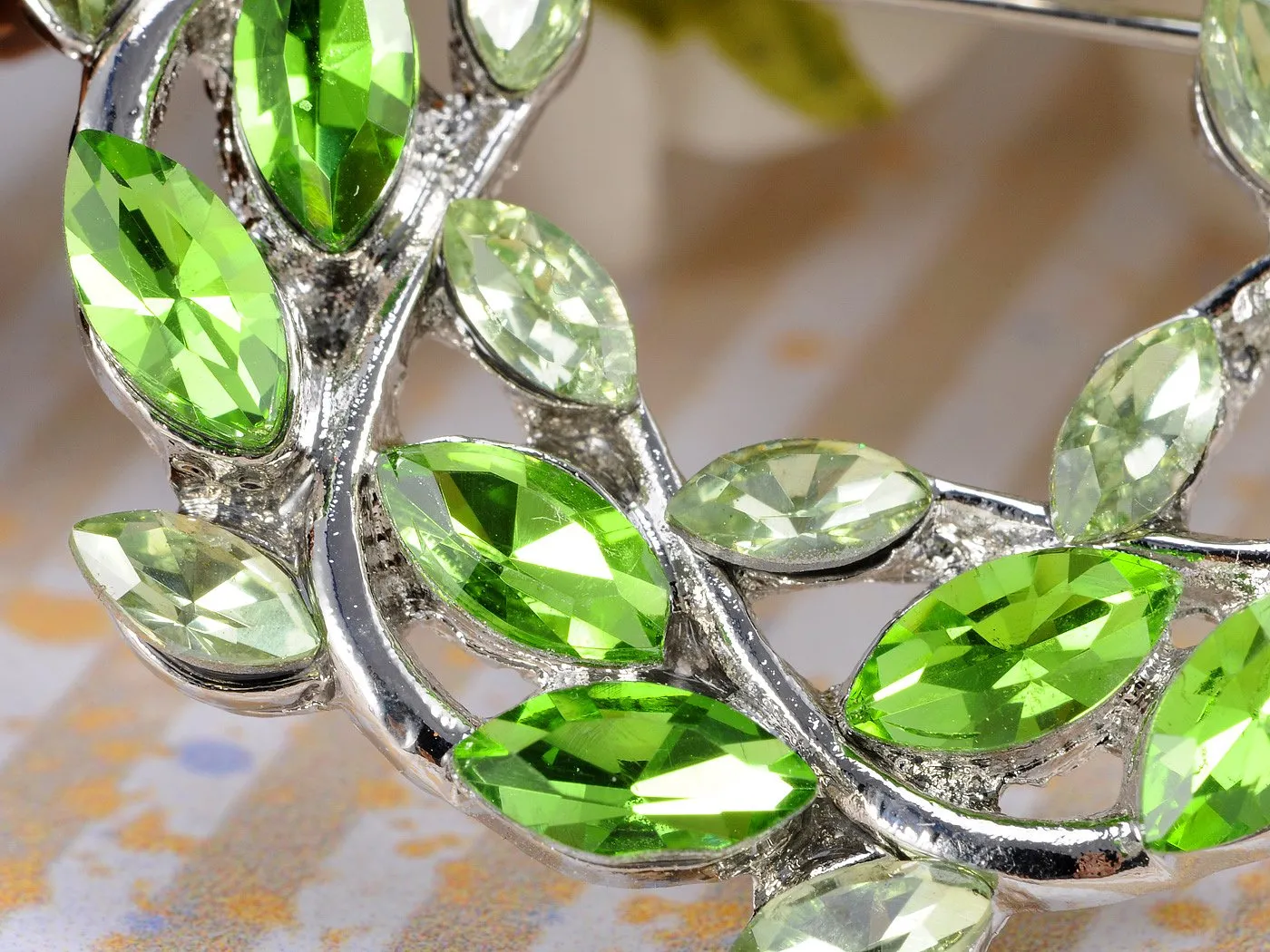 Alilang Women's Silvery Tone Green Crystal Rhinestone Floral Leaves Pin Brooch