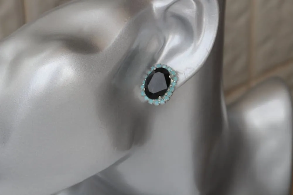 BLACK CRYSTAL STUDS