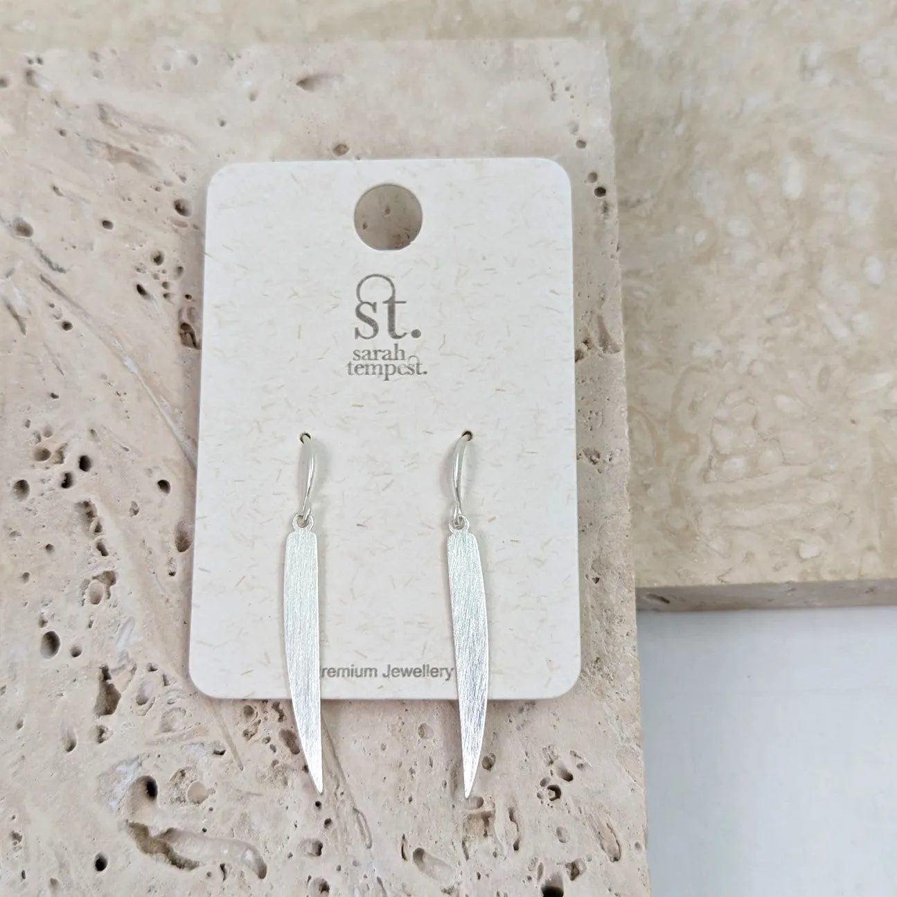 Elongated shape scratched effect earrings