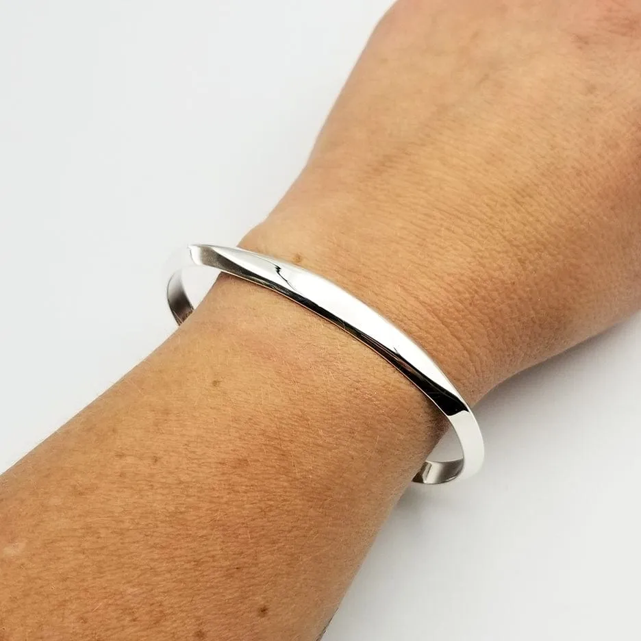 KNIFE EDGE WITH FAT TOP CUFF