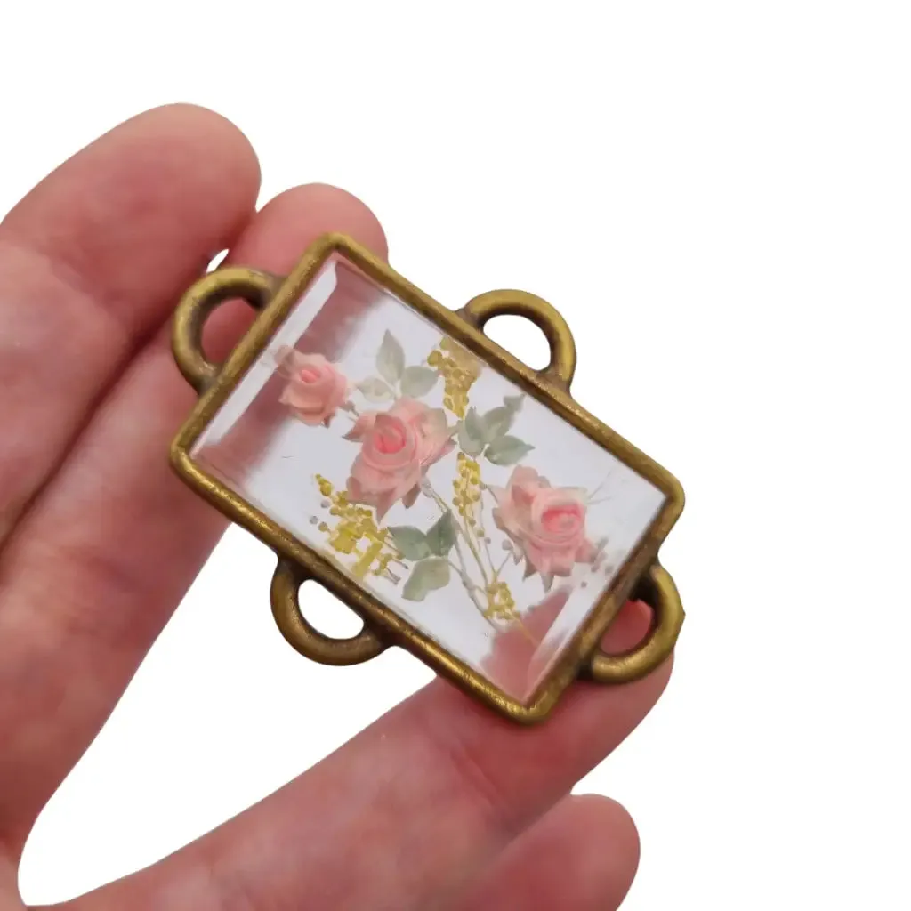 Vintage rectangular Art Deco brooch with lucite flowers from the 1940s.
